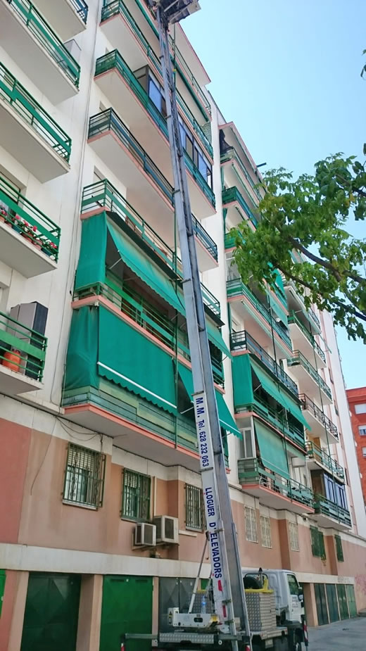 mudanzas con plataforma elevadora en Sitges, Garraf, Baix Penedés y Alt Penedés